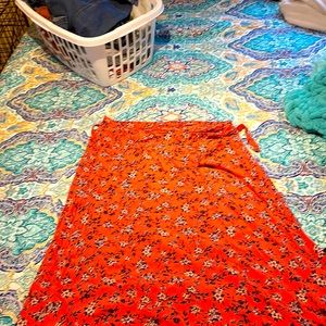 I’m selling a wrap around skirts from Walmart